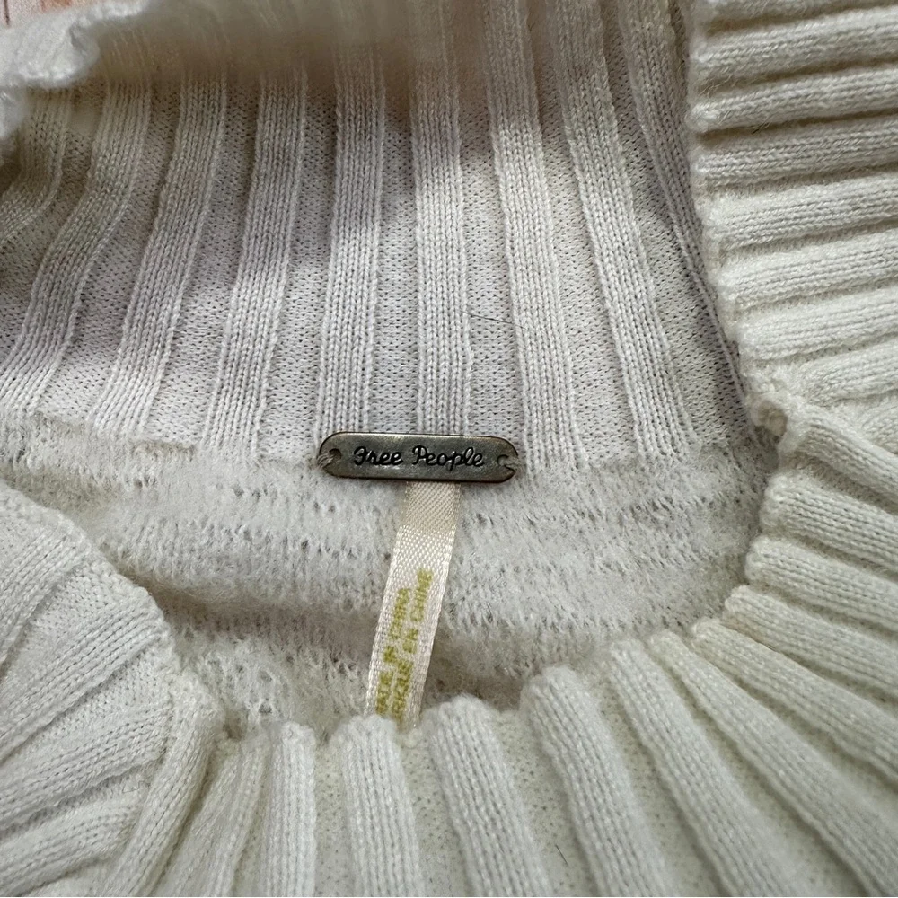 Free People Crop  Sweater Size Small